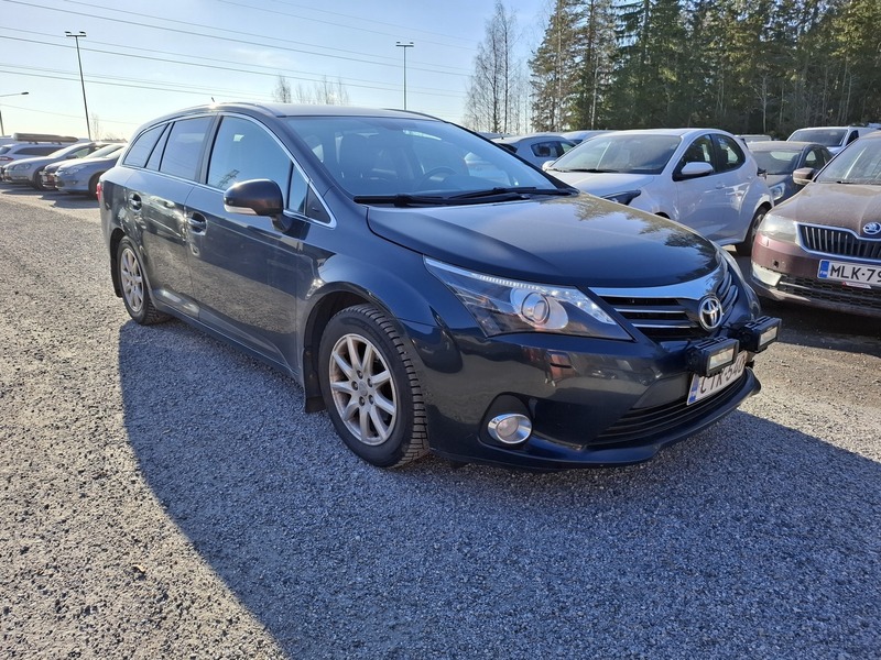 Toyota Avensis vaihtoauto