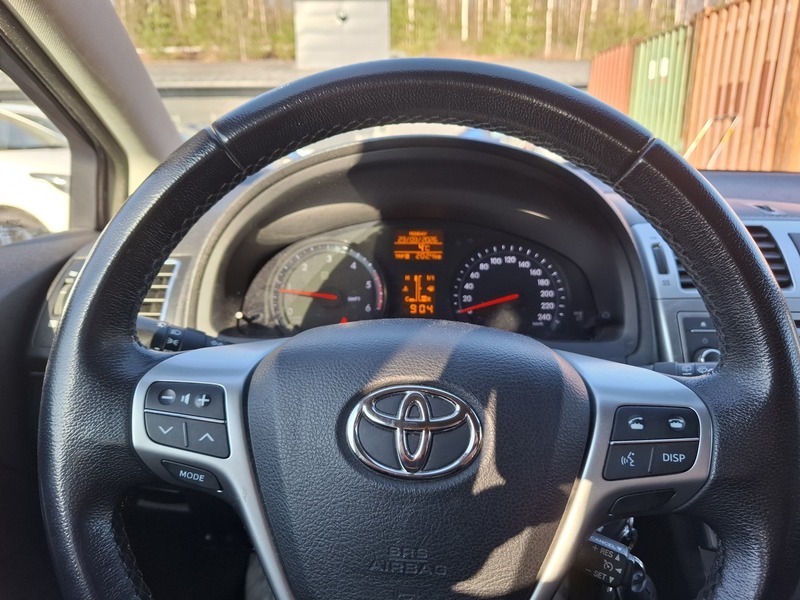 Toyota Avensis vaihtoauto