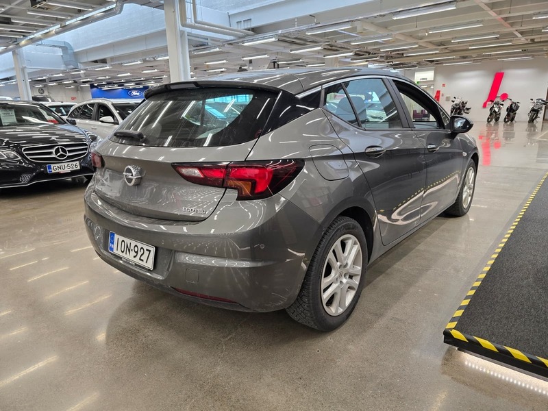 Opel Astra vaihtoauto