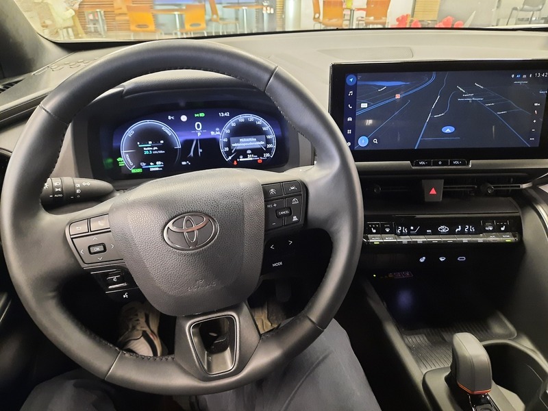 Toyota C-HR vaihtoauto