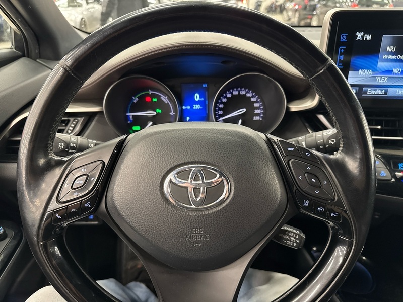 Toyota C-HR vaihtoauto