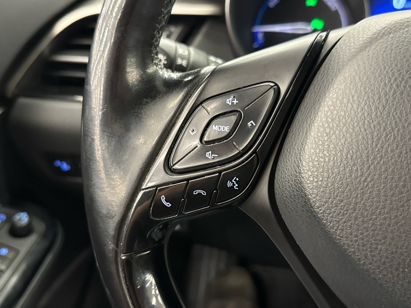Toyota C-HR vaihtoauto