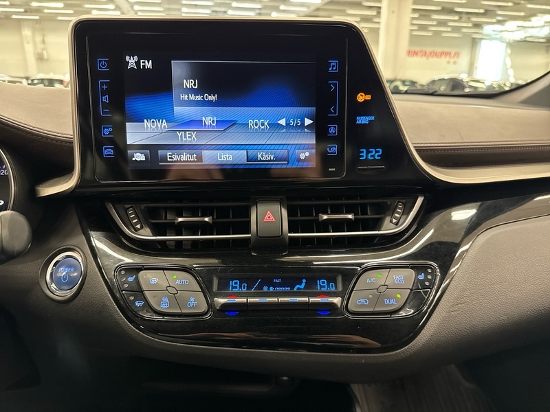 Toyota C-HR vaihtoauto