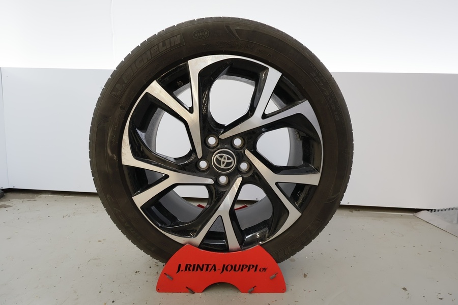 Toyota C-HR vaihtoauto