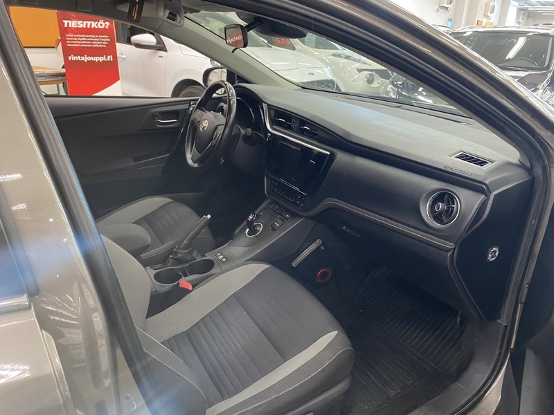 Toyota Auris vaihtoauto