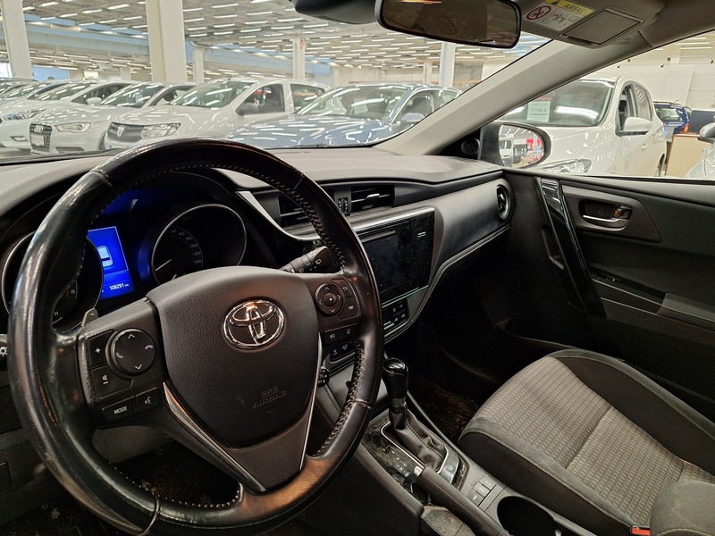 Toyota Auris vaihtoauto