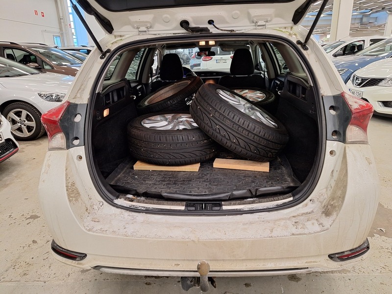 Toyota Auris vaihtoauto