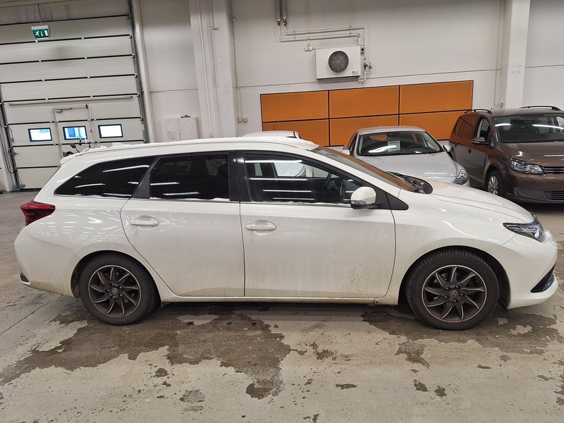 Toyota Auris vaihtoauto