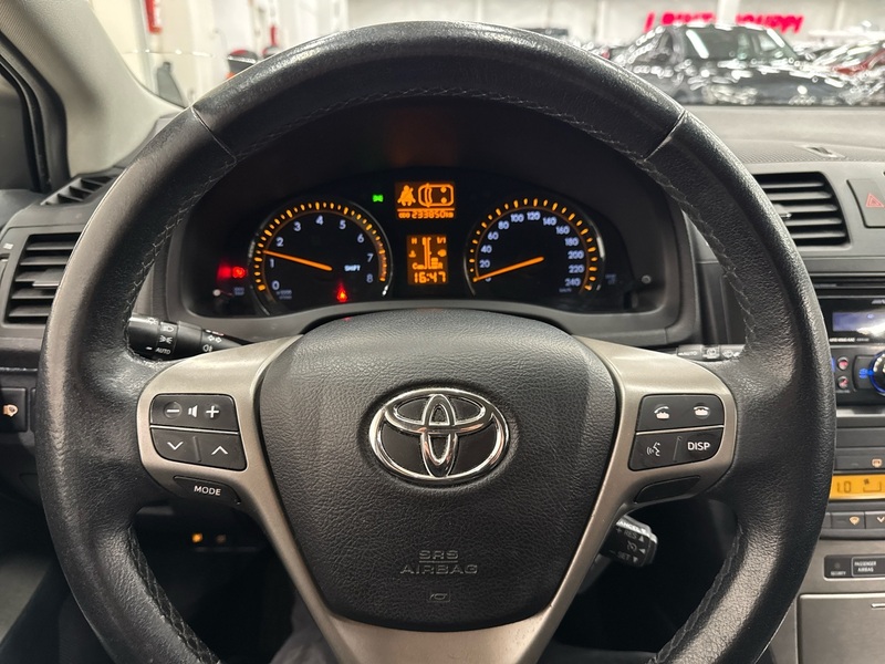 Toyota Avensis vaihtoauto