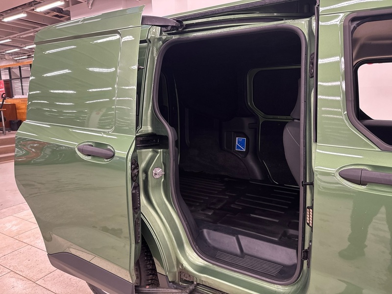 Ford Transit Courier vaihtoauto