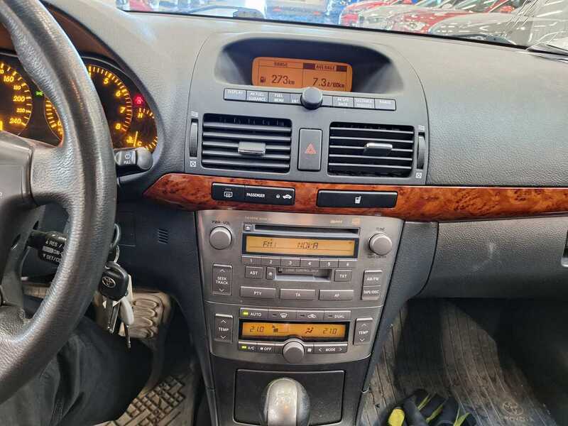 Toyota Avensis vaihtoauto