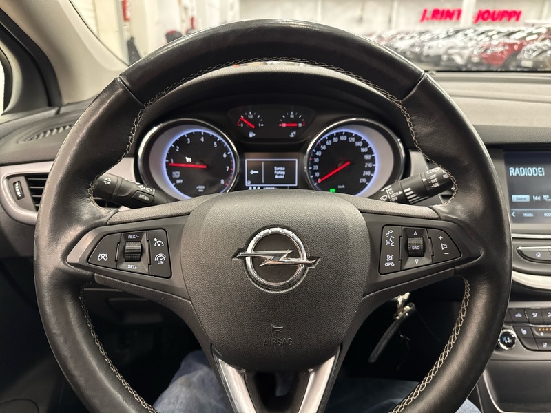 Opel Astra vaihtoauto