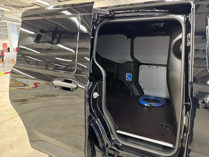 Ford Transit Courier vaihtoauto