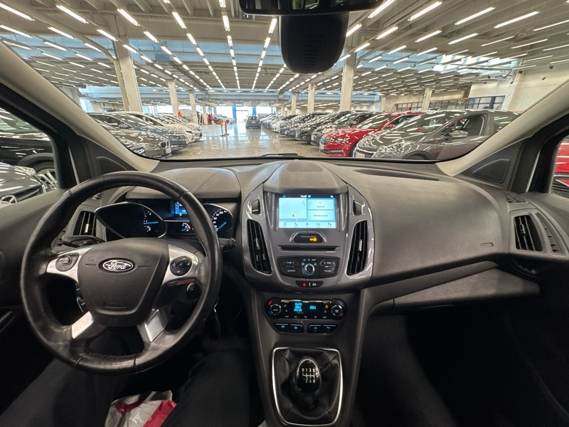 Ford Grand Tourneo Connect vaihtoauto