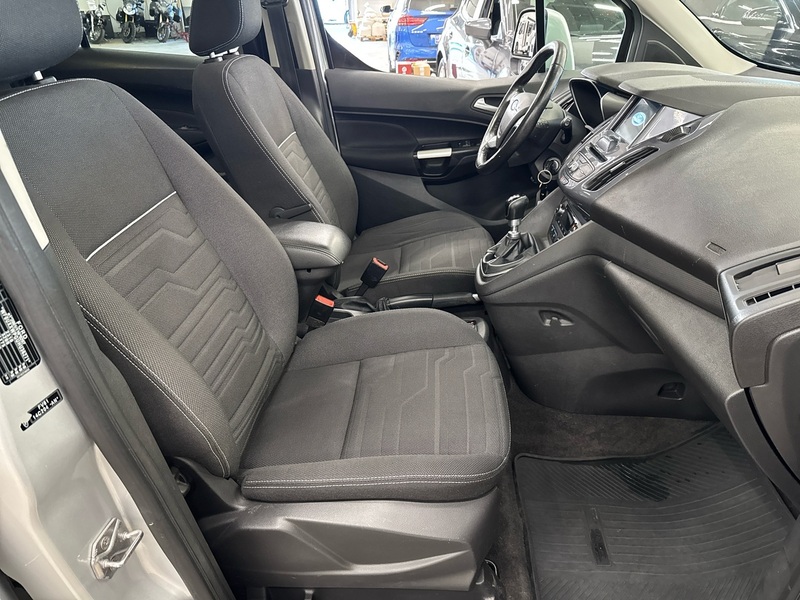 Ford Grand Tourneo Connect vaihtoauto