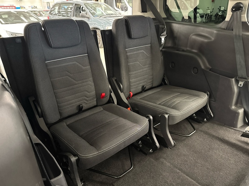 Ford Grand Tourneo Connect vaihtoauto