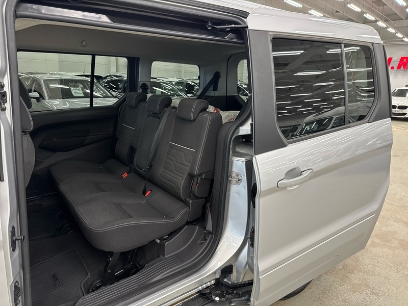 Ford Grand Tourneo Connect vaihtoauto