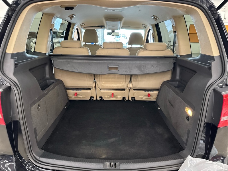 Volkswagen Touran vaihtoauto