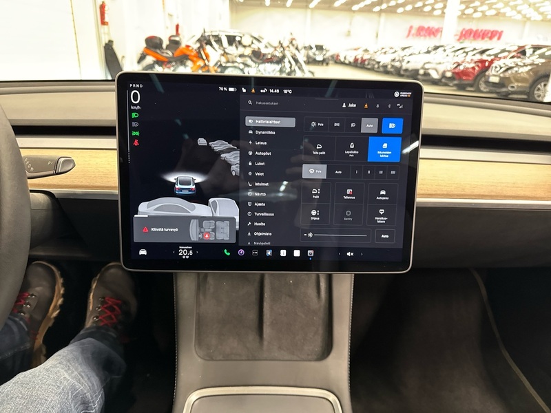 Tesla Model 3 vaihtoauto