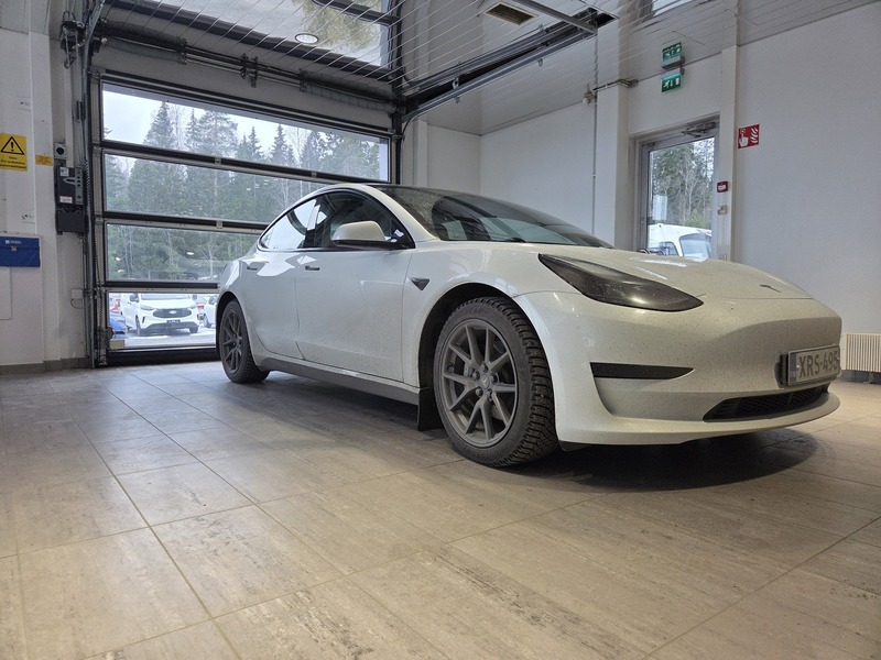 Tesla Model 3 vaihtoauto