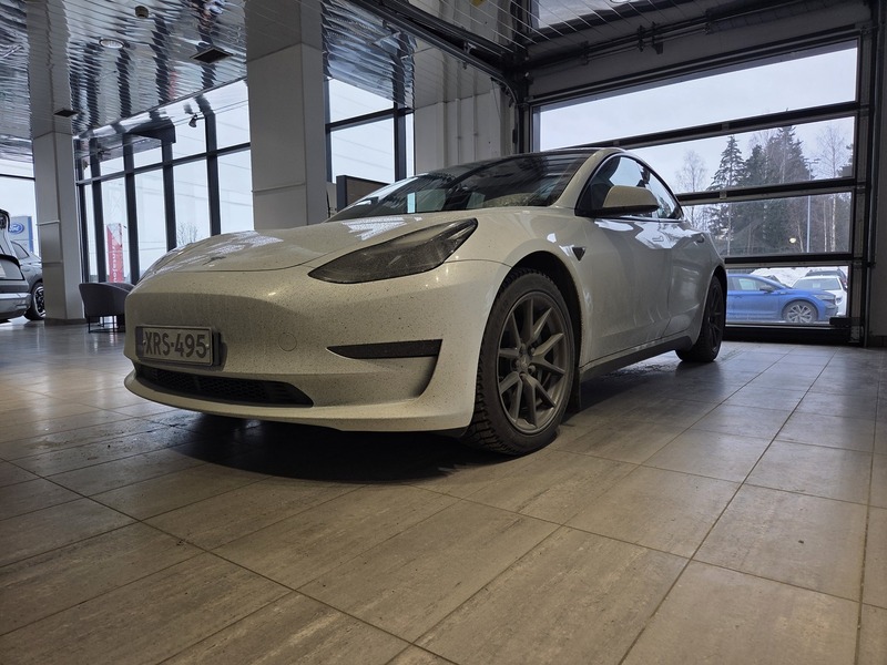 Tesla Model 3 vaihtoauto