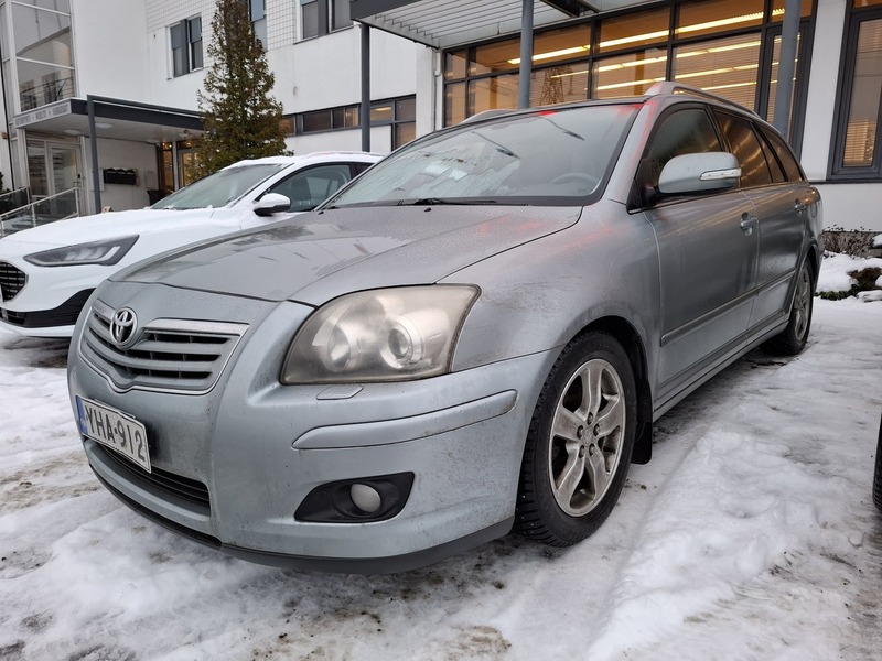Toyota Avensis vaihtoauto