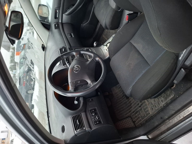 Toyota Avensis vaihtoauto