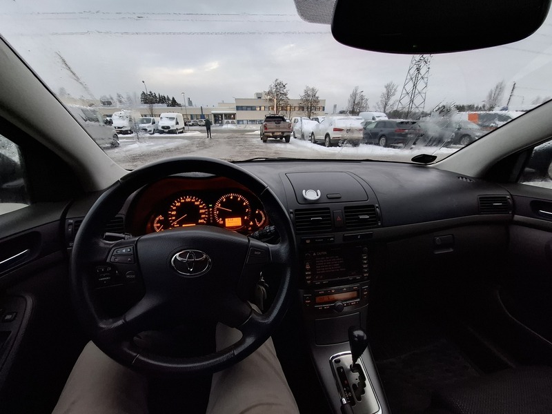 Toyota Avensis vaihtoauto