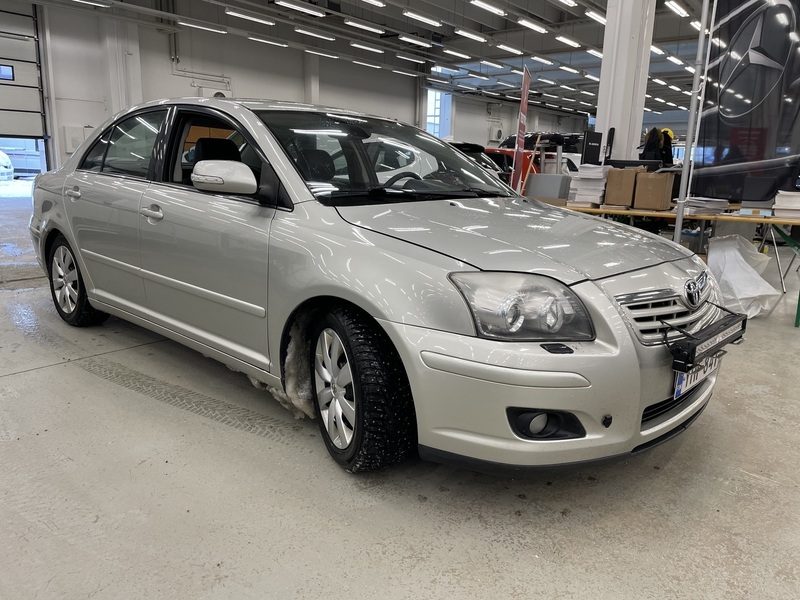 Toyota Avensis vaihtoauto