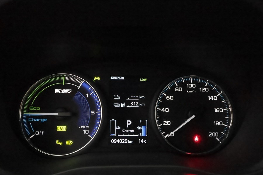 Mitsubishi Outlander PHEV vaihtoauto