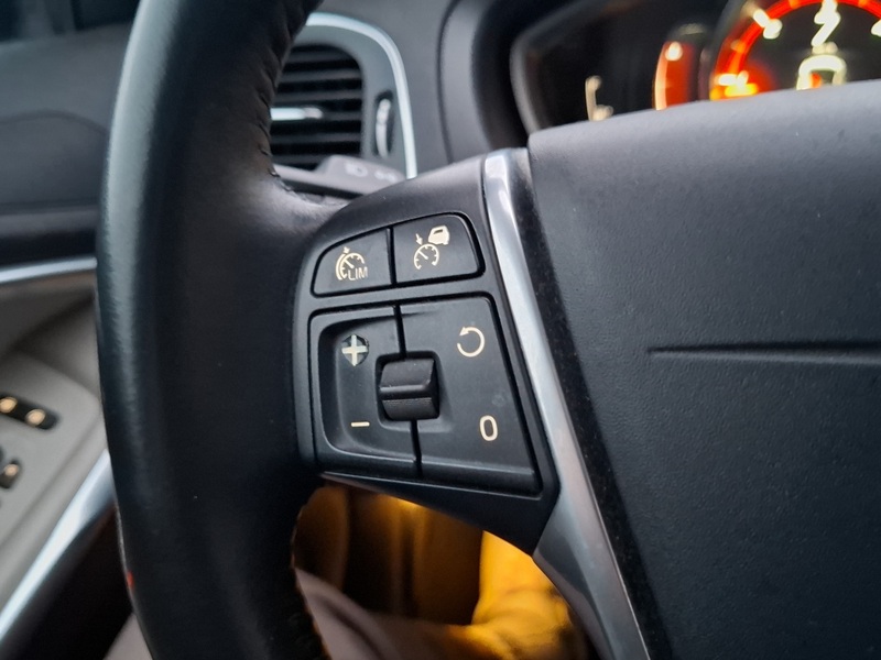 Volvo V40 Cross Country vaihtoauto