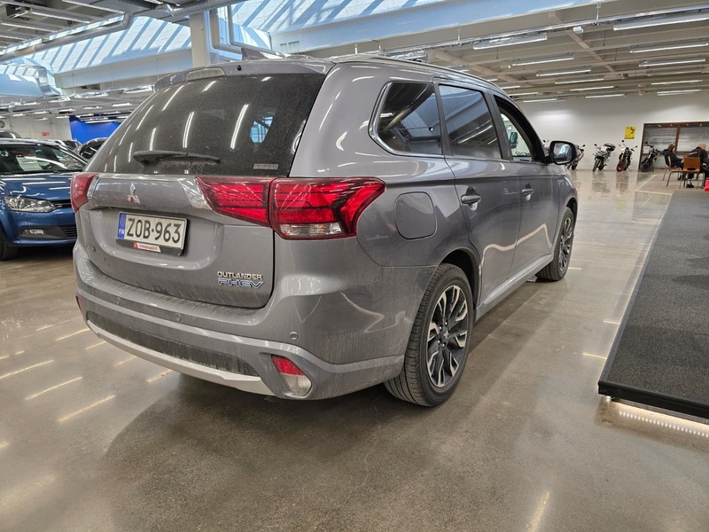 Mitsubishi Outlander PHEV vaihtoauto