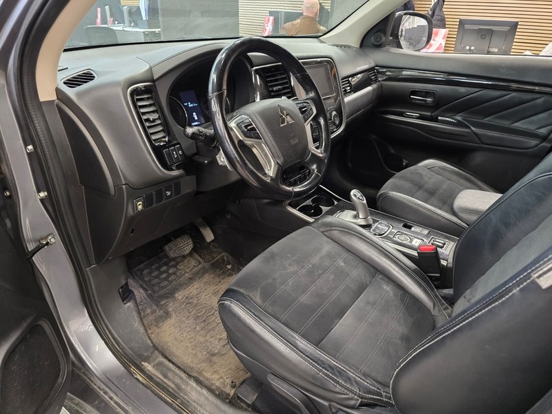 Mitsubishi Outlander PHEV vaihtoauto