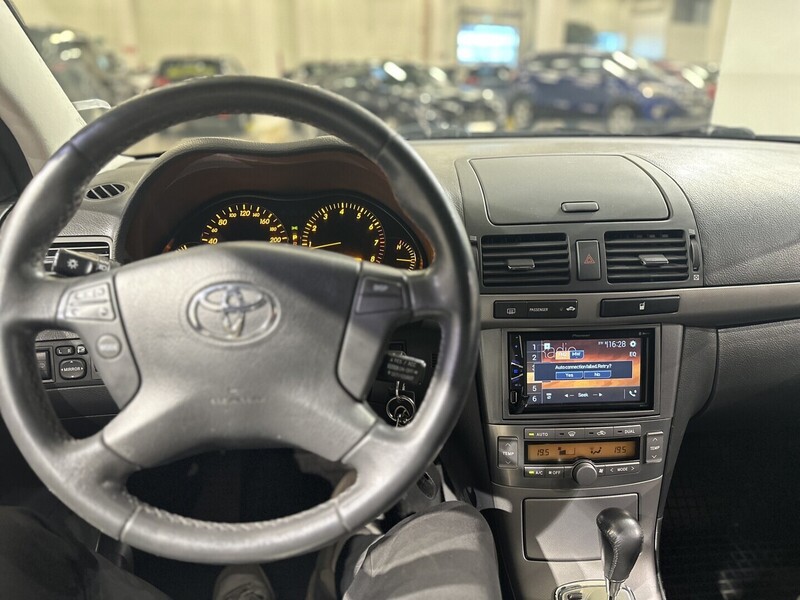 Toyota Avensis vaihtoauto