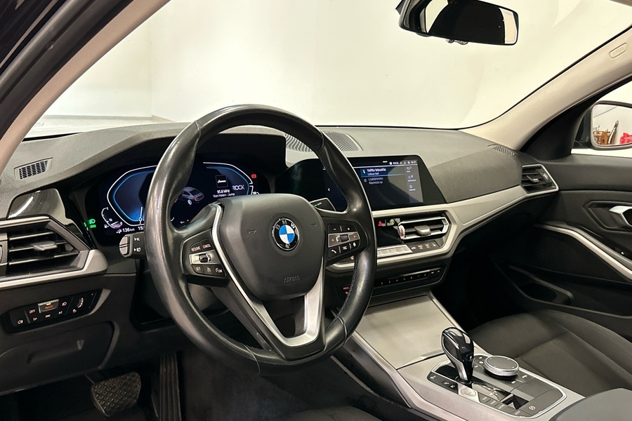 BMW 330 vaihtoauto