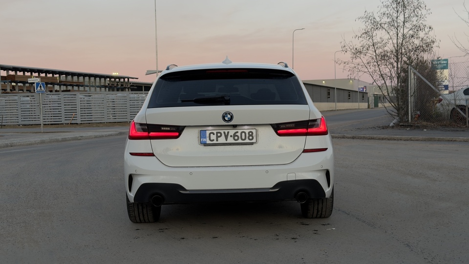 BMW 330 vaihtoauto
