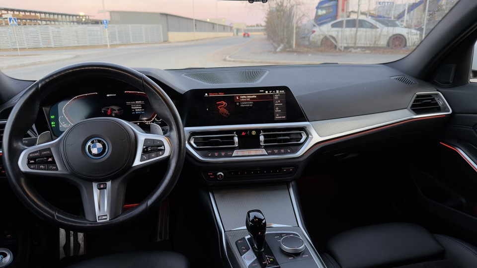 BMW 330 vaihtoauto