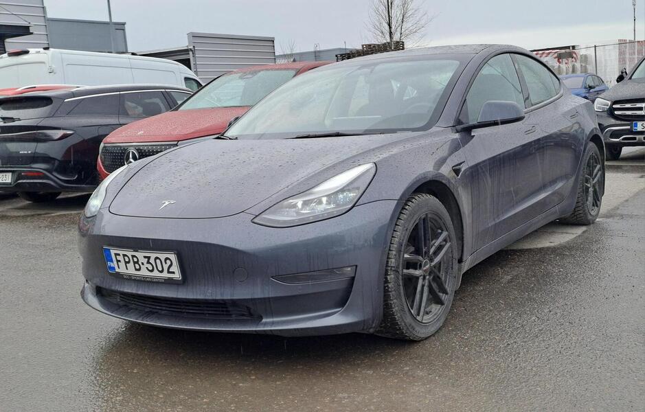 Tesla Model 3 vaihtoauto