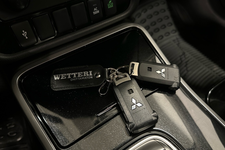 Mitsubishi Outlander PHEV vaihtoauto