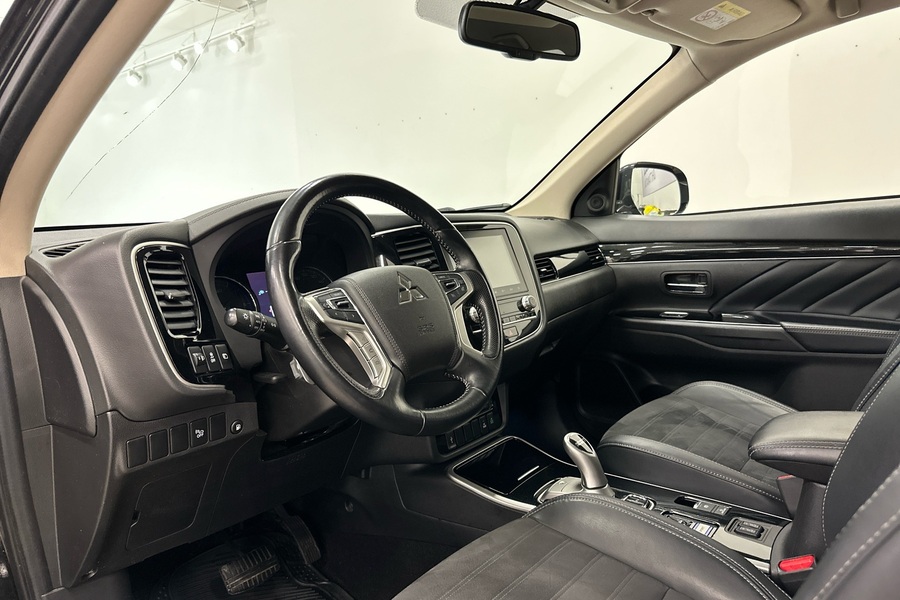 Mitsubishi Outlander PHEV vaihtoauto