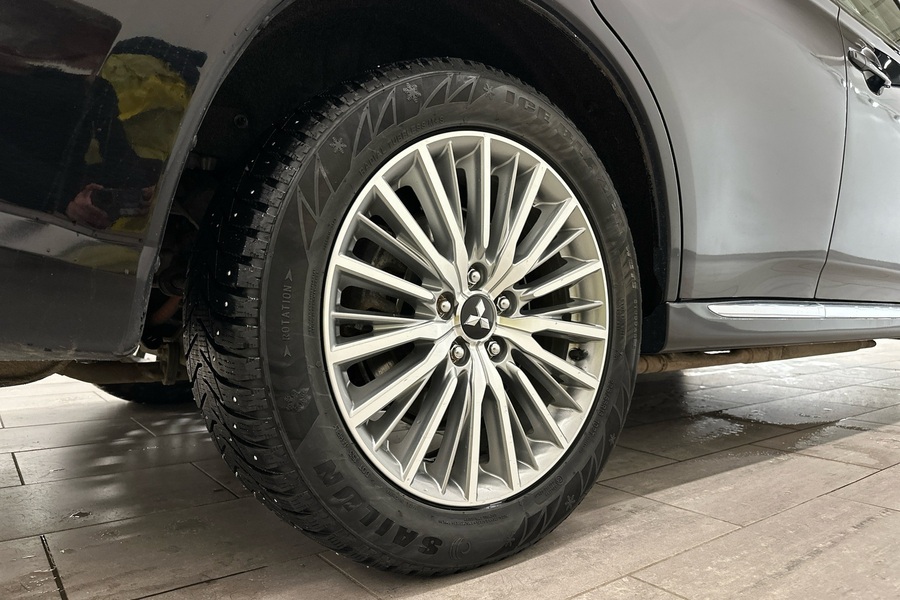 Mitsubishi Outlander PHEV vaihtoauto