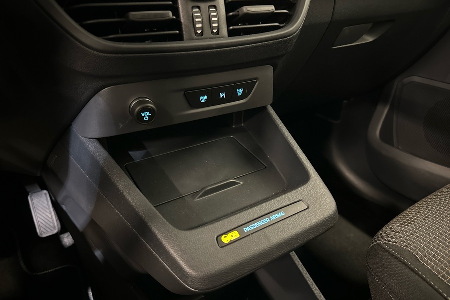 Ford Tourneo Courier vaihtoauto