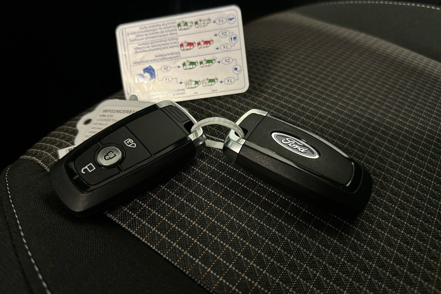 Ford Tourneo Courier vaihtoauto