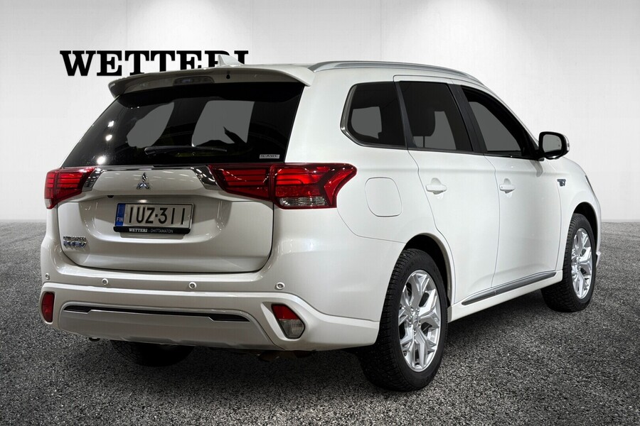 Mitsubishi Outlander PHEV vaihtoauto