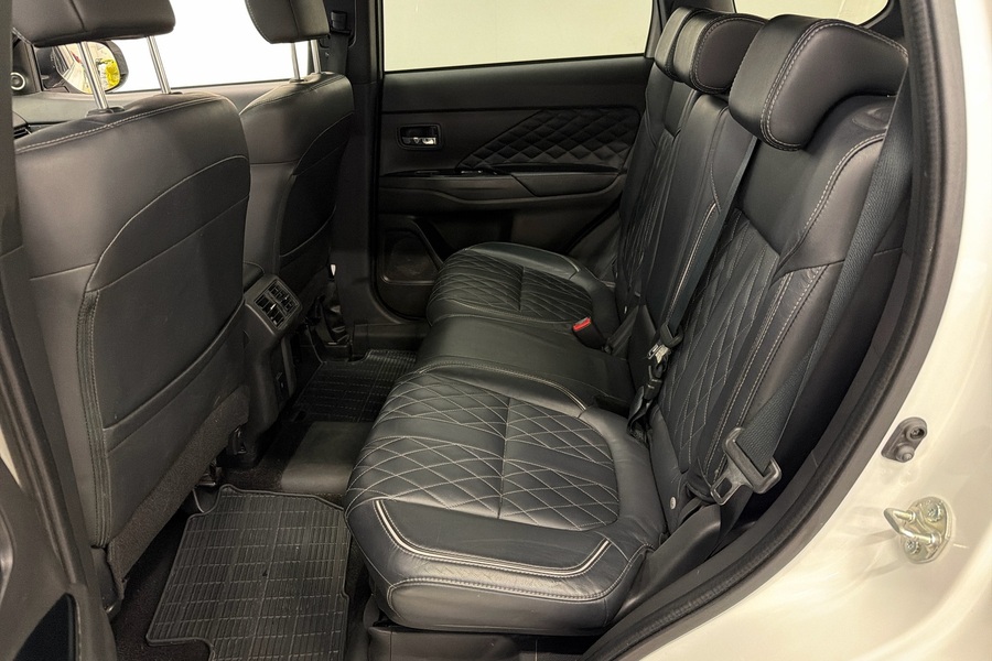 Mitsubishi Outlander PHEV vaihtoauto