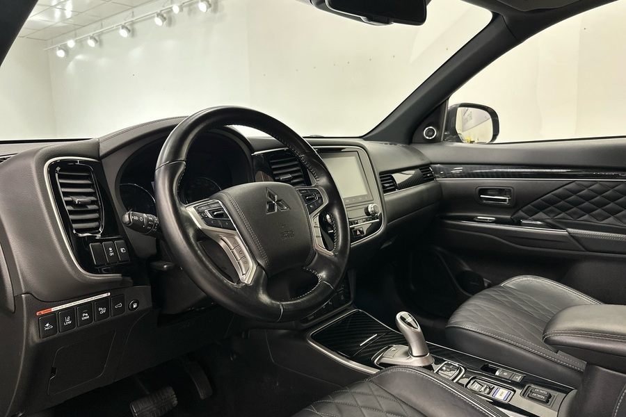 Mitsubishi Outlander PHEV vaihtoauto