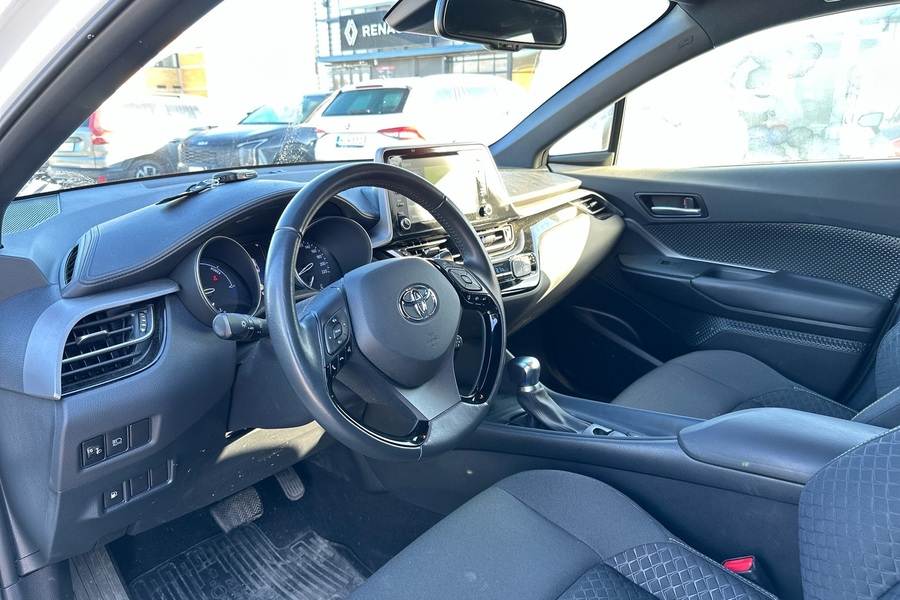 Toyota C-HR vaihtoauto