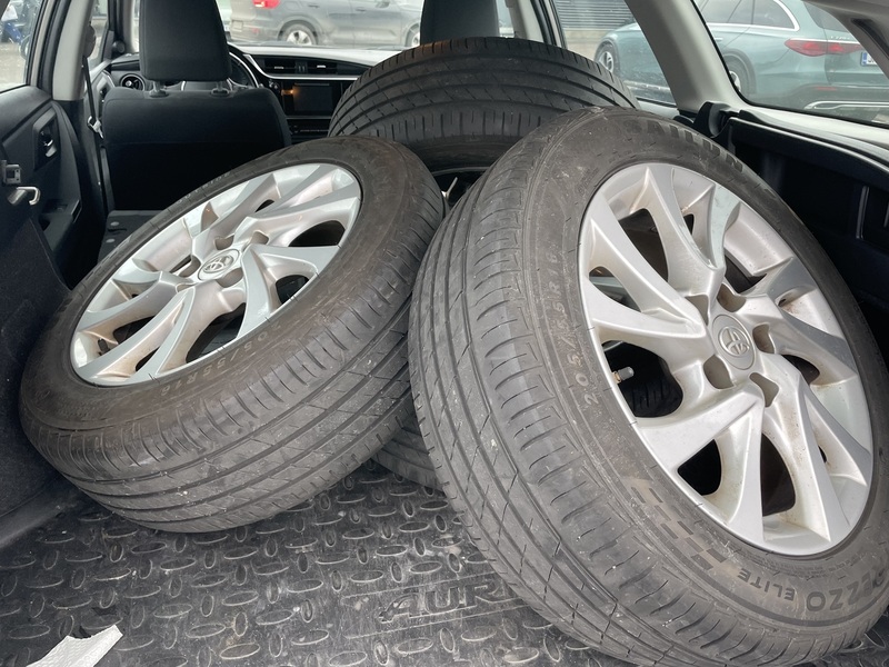 Toyota Auris vaihtoauto