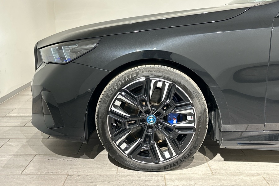 BMW i5 M60 vaihtoauto
