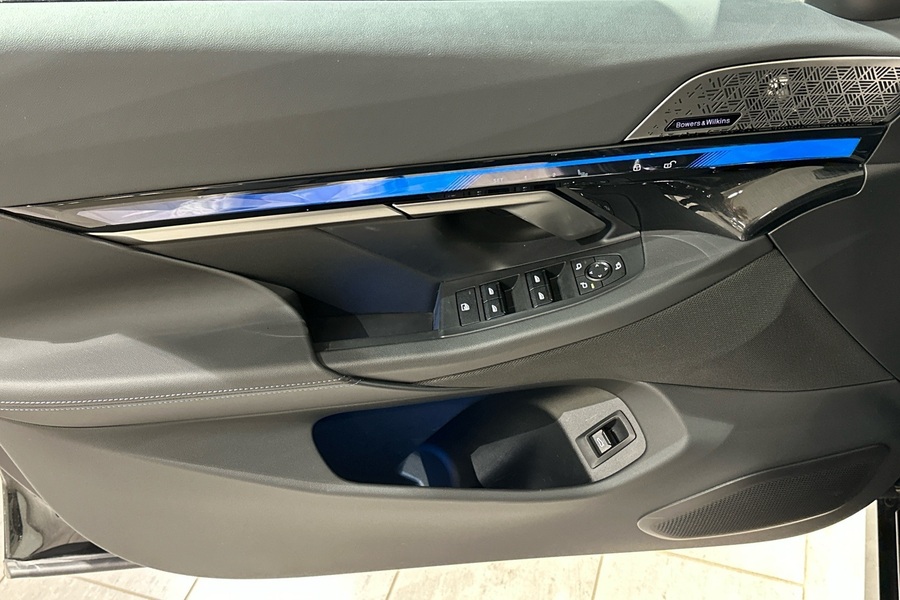 BMW i5 M60 vaihtoauto